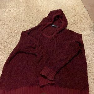 Maroon hooded fashion sweatshirt